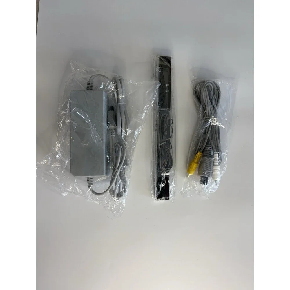 Nintendo Wii RVL-001 Video Game Console GameCube Compatible w Power & AV Cables